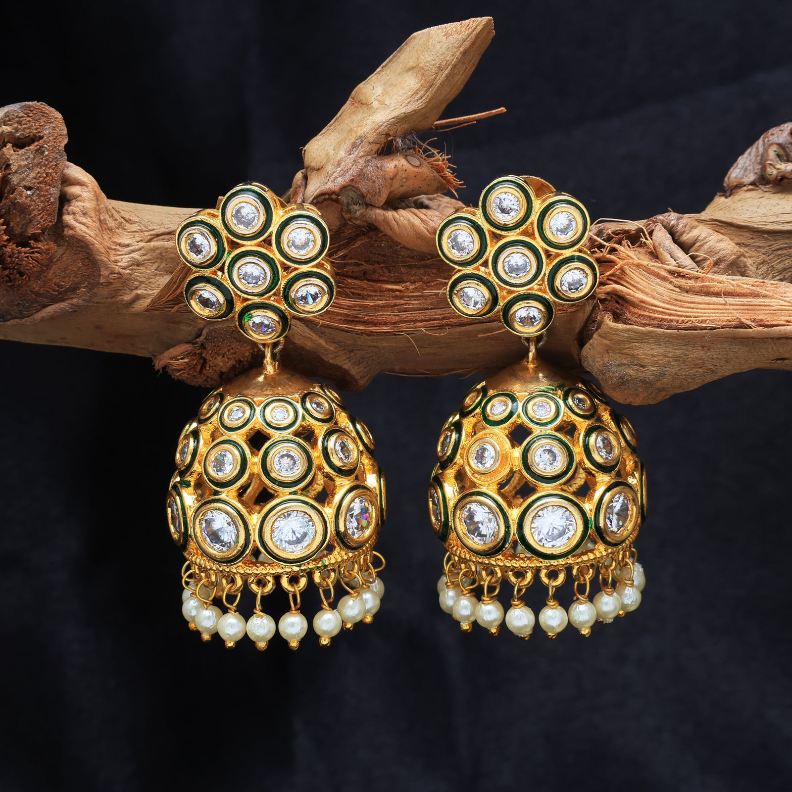 Flower shaped kundan earrings